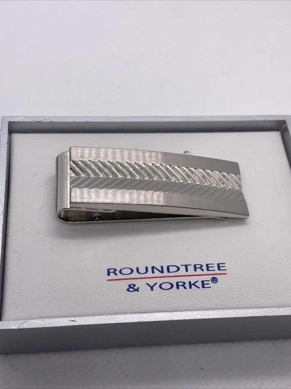 Roundtree & Yorke Silver Tone Money Clip Textured Herringbone Chevron Pattern